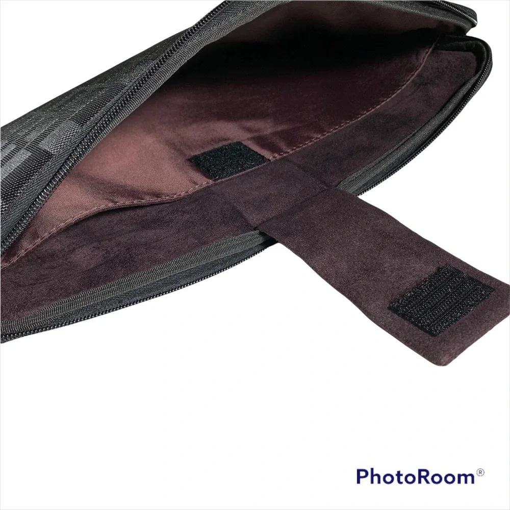 NWOT Solo 16” soft padded laptop case